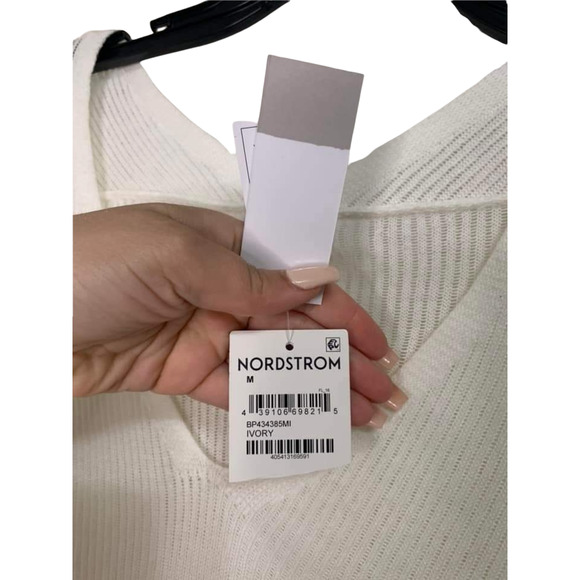 BP.‎ Ivory Rubbed Long Sleeve V-neck Size Medium NWT - Picture 3 of 4